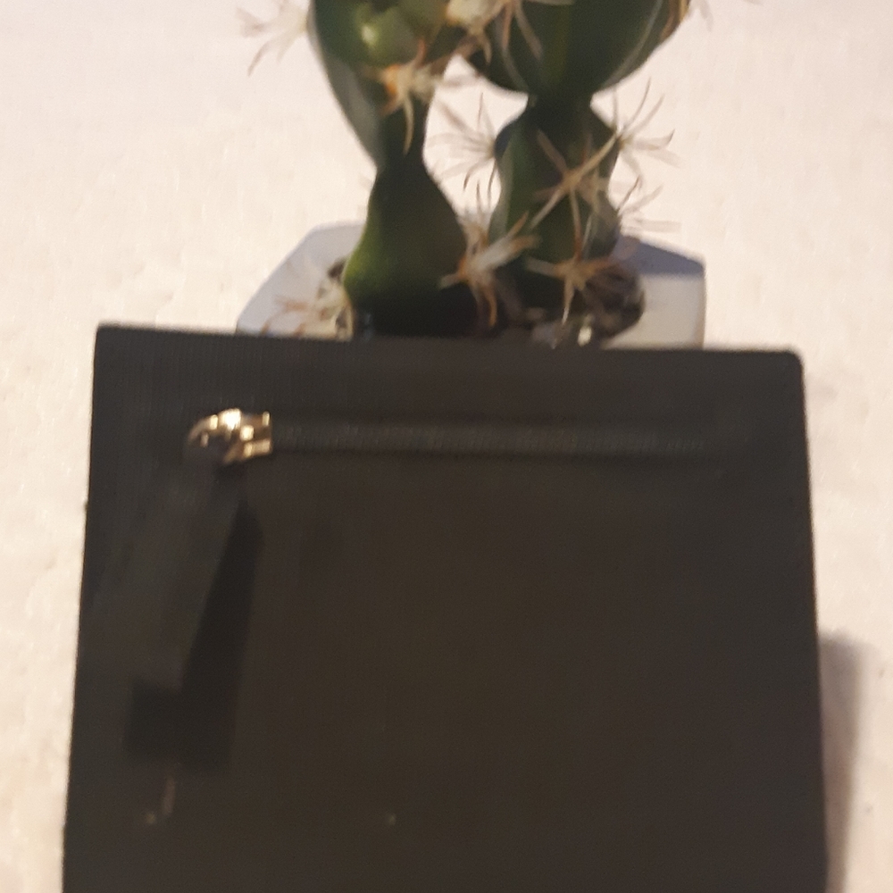 GUESS Wallet - Picture 3 of 3